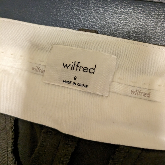 Aritzia Wilfred effortless pants - Picture 2 of 3